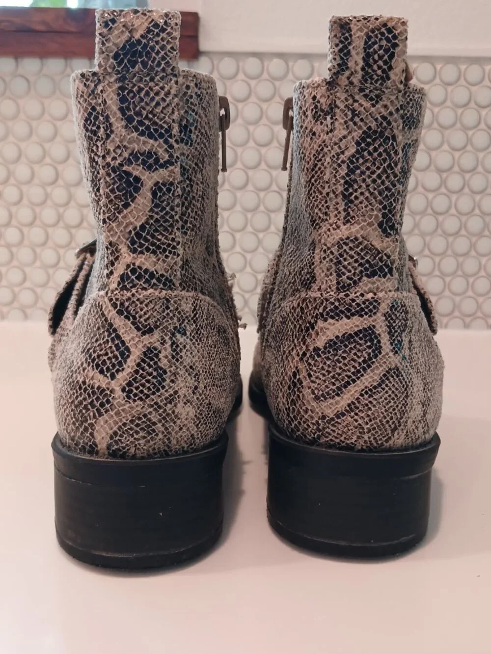 EXPRESS Snakeskin Printed Lace Up Combat Ankle Boots Shoes 9 Booties
